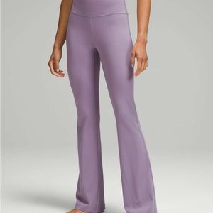 COPY - Lululemon Groove Super-High-Rise Flared Pant Nulu *Regular
Purple Ash